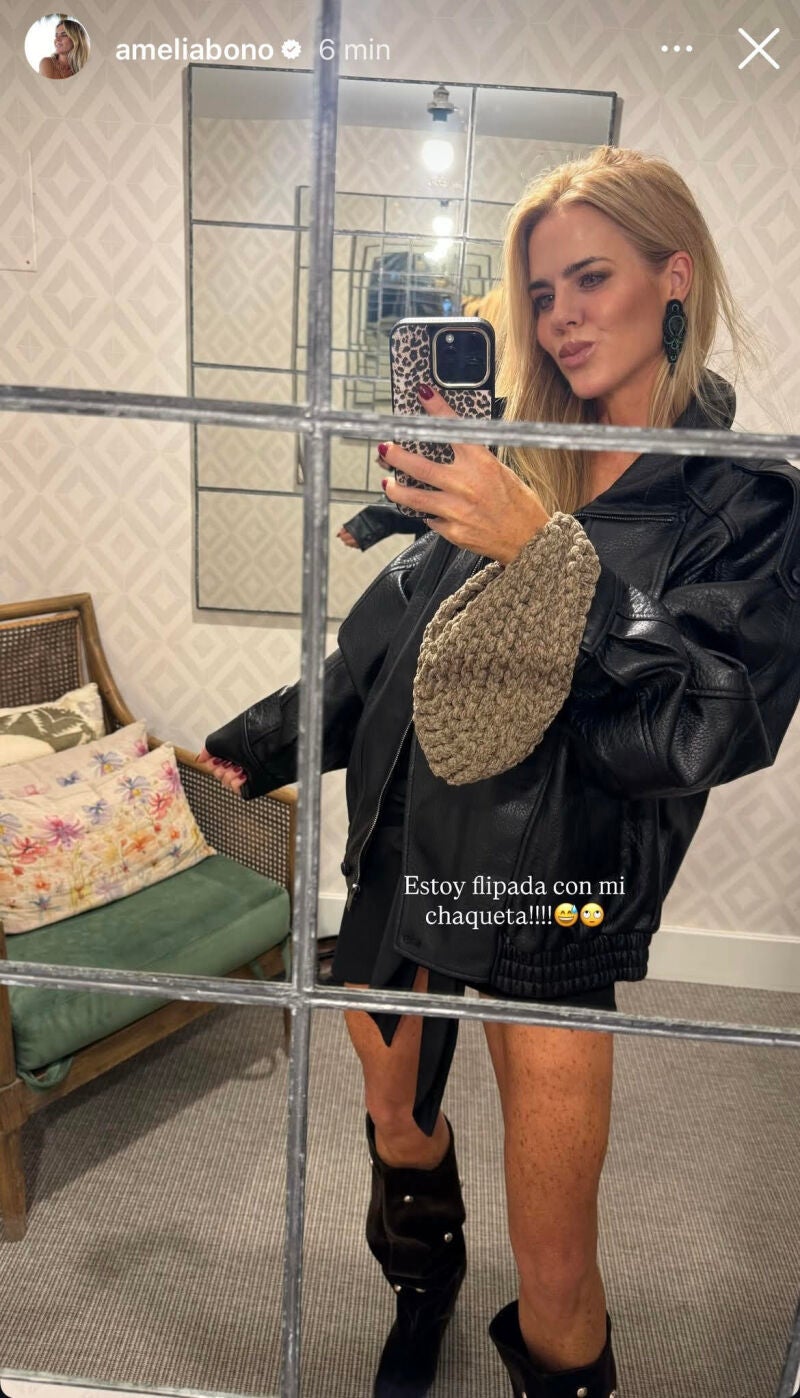 Amelia Bono con la cazadora de Zara. 