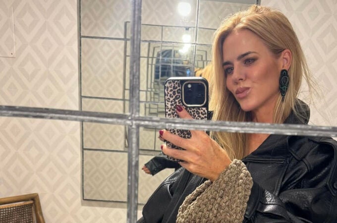 Amelia Bono con la cazadora de Zara. 