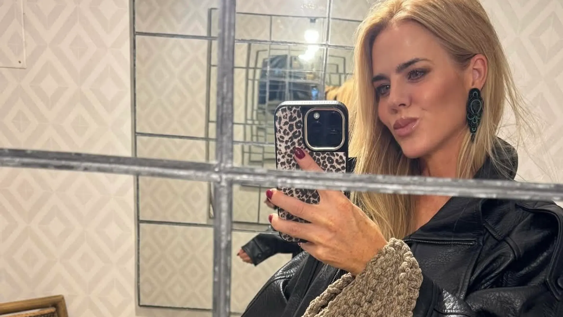 Amelia Bono con la cazadora de Zara.