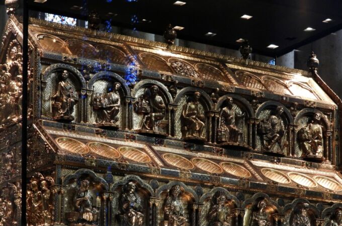 Relicario donde supuestamente se encuentran supuestamente los huesos de los Reyes Magos en la Catedral de Colonia