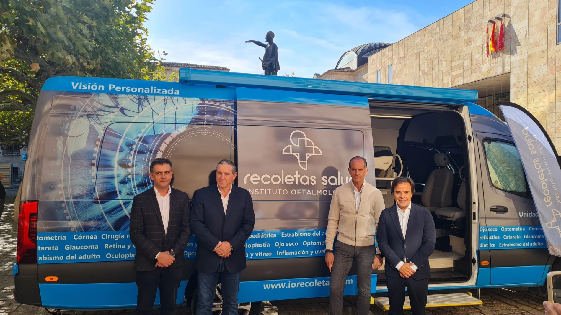 El presidente de la Diputación de Zamora, Javier Faúndez; el diputado Ramiro Silva;el director gerente de Recoletas Salud Zamora, Óscar Iglesias y el gerente del Instituto Oftalmológico Recoletas Salud, Javier Moralejo, presentan la unidad