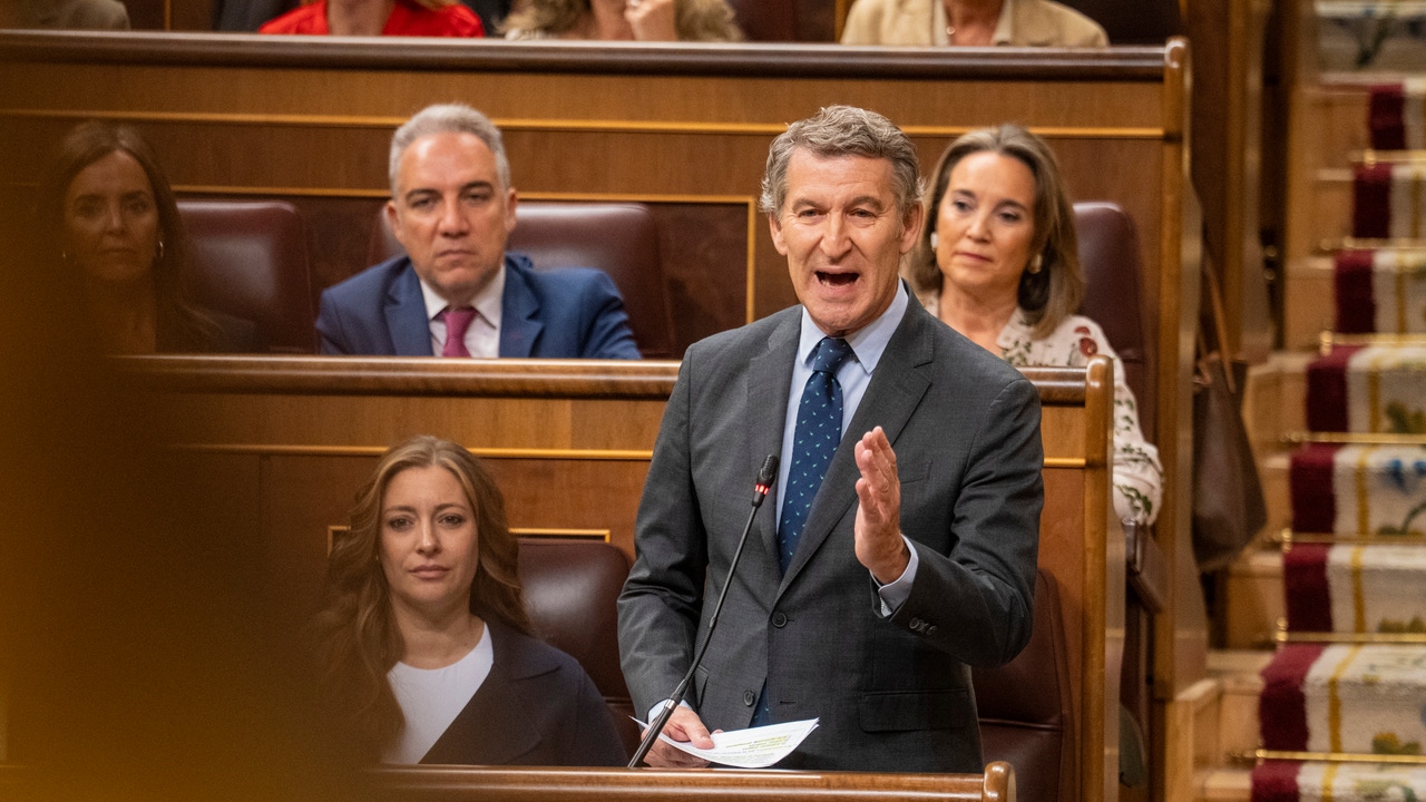 Feijóo sepulta el aborto y pasa a la conquista de la clase media