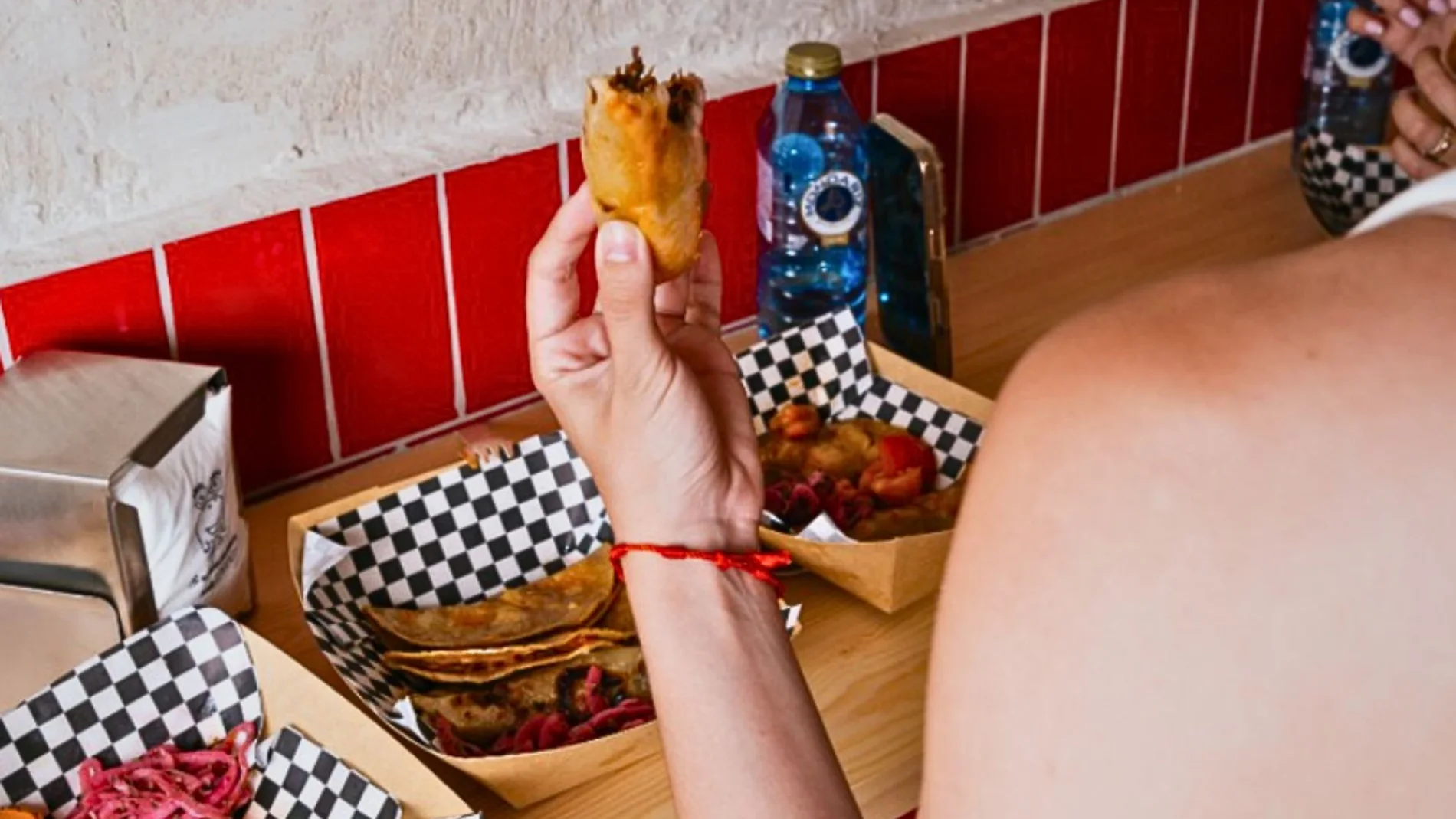 Así puedes conseguir un burrito gratis en Madrid: hechos con guisos españoles y solo para 500 personas