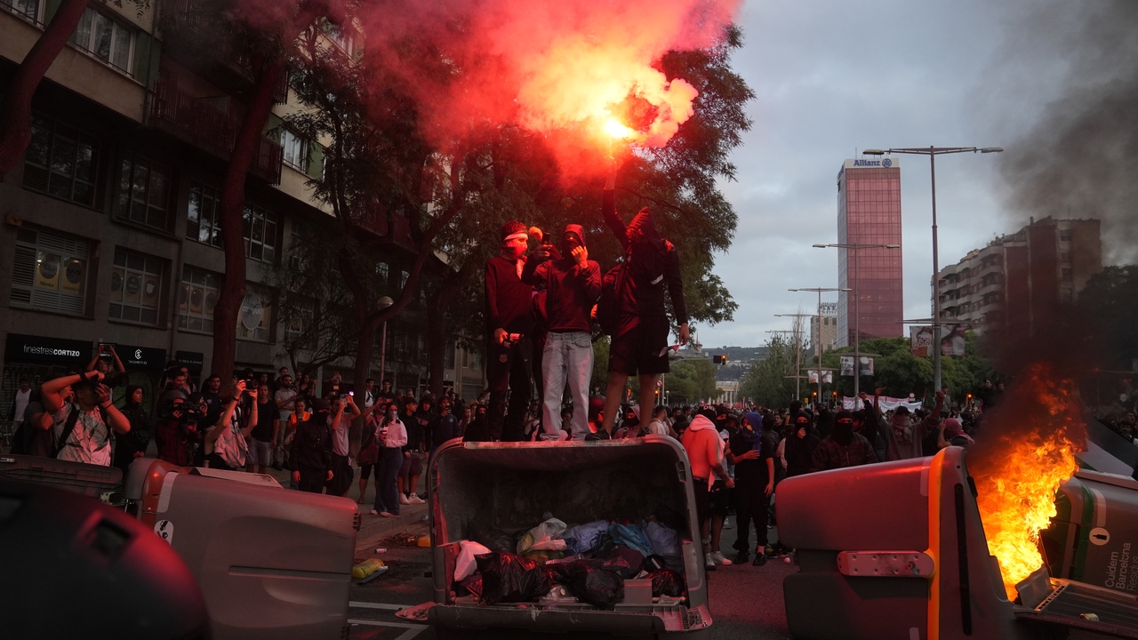Sirera propone sancionar el uso de pasamontañas y capuchas en manifestaciones tras los altercados en Barcelona