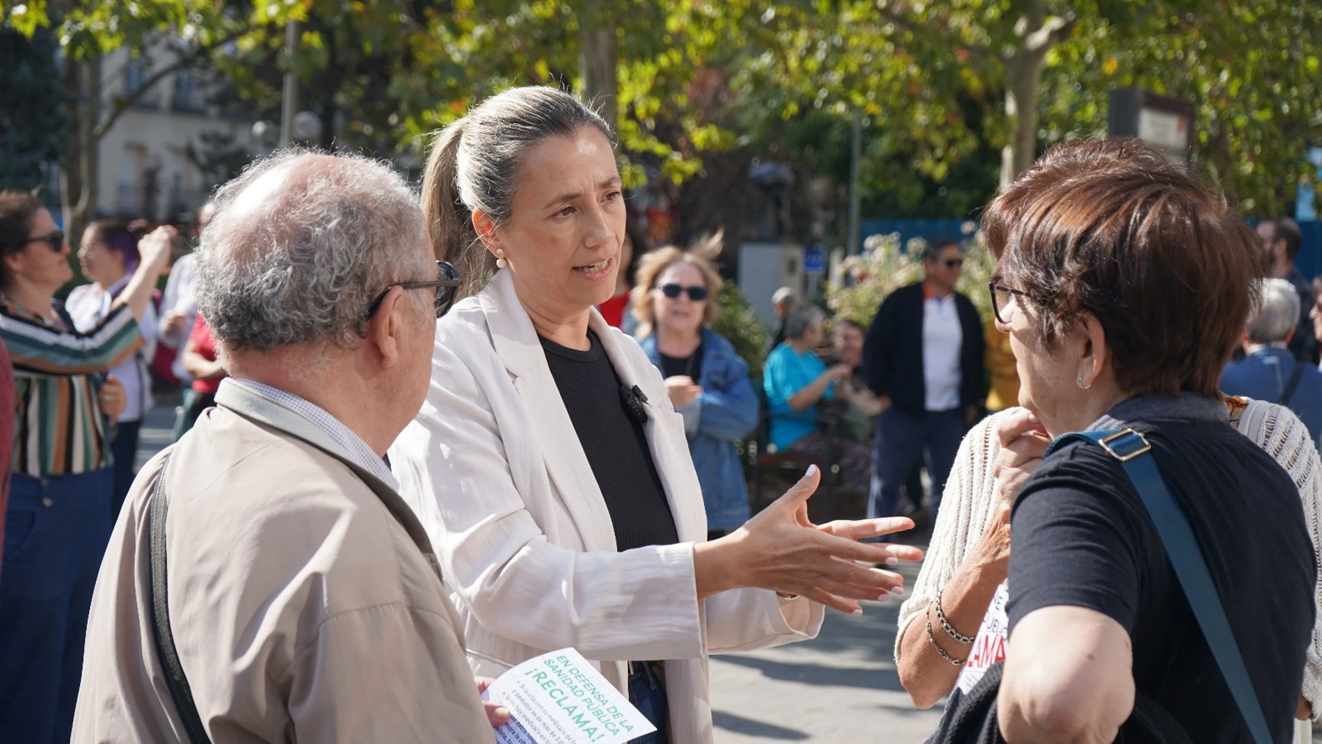La concejala de Chamartín, Yolanda Estrada, visita los mercados del distrito