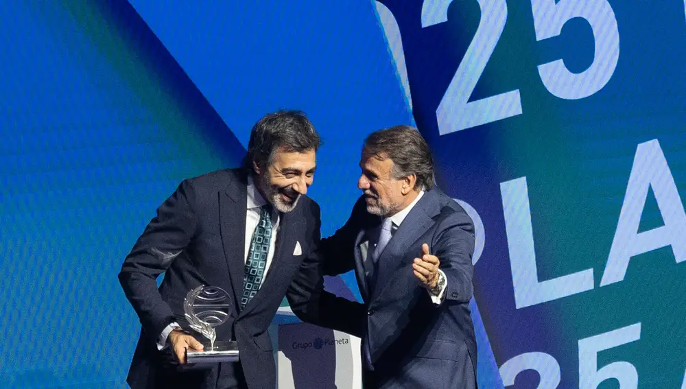 Acto de entrega de la LXXIV edición del Premio Planeta de Novela 2025 Ganador: Juan del Val, Finalista: Ángela Banzas