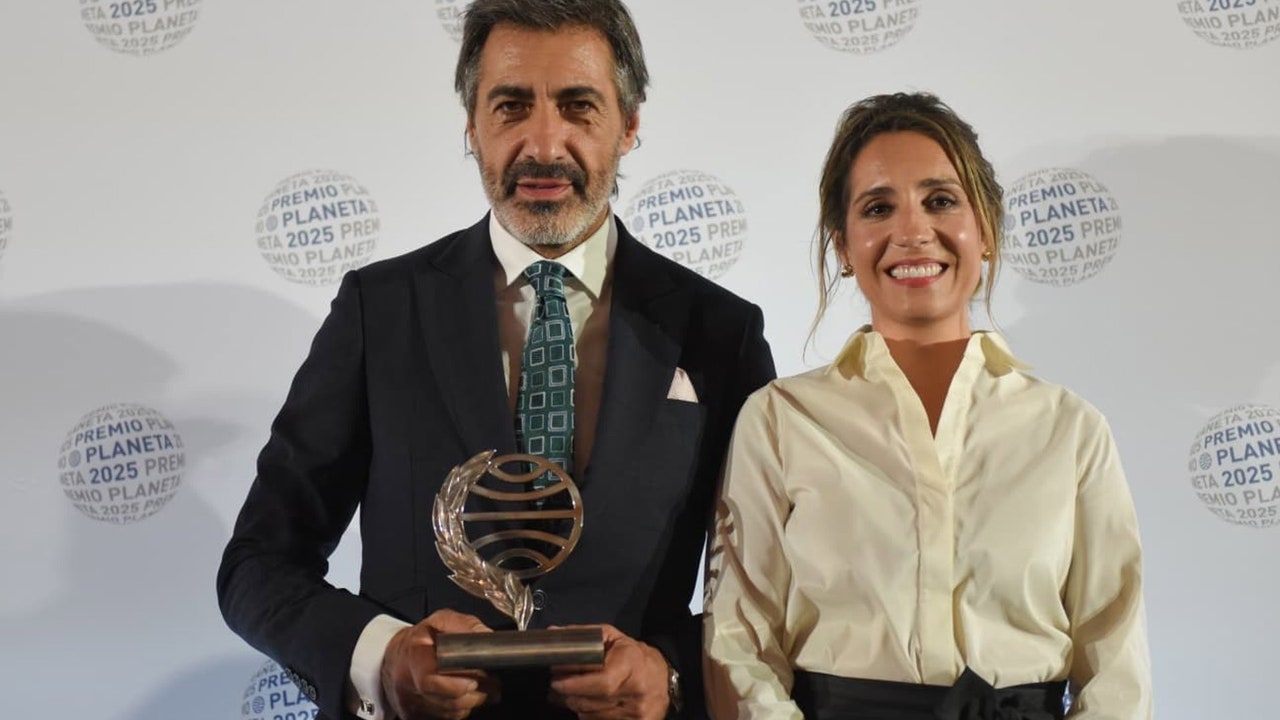 Juan del Val, ganador del Premio Planeta 2025: "Un millón de euros suena muy bien"