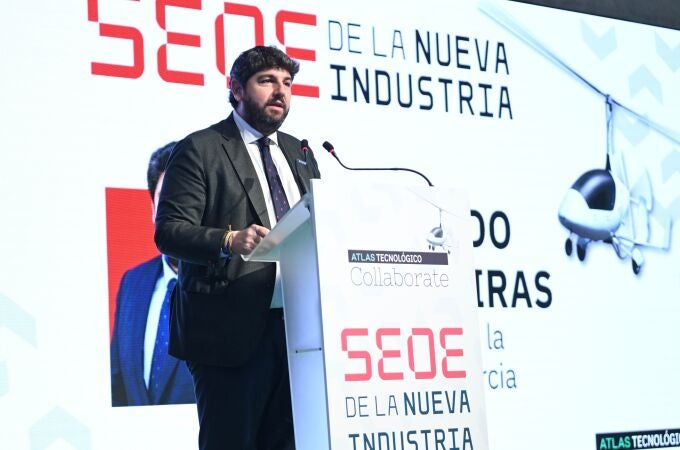 El presidente de la Comunidad, Fernando López Miras, durante la inauguración en Murcia del foro 'Collaborate 2025. Sede de la nueva industria', que reúne a unos 400 directivos del sector industrial y tecnológico de toda España