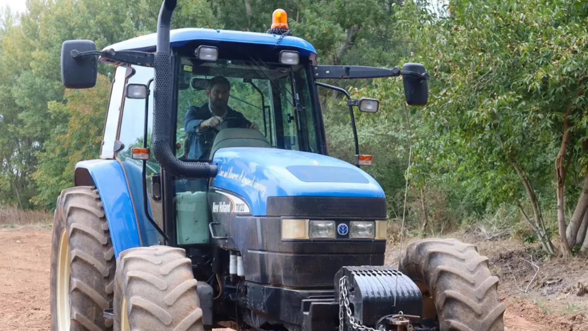 Alejandro Nolasco (Vox), montado en el tractor