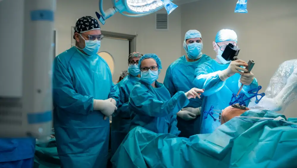 El equipo médico durante la intervención