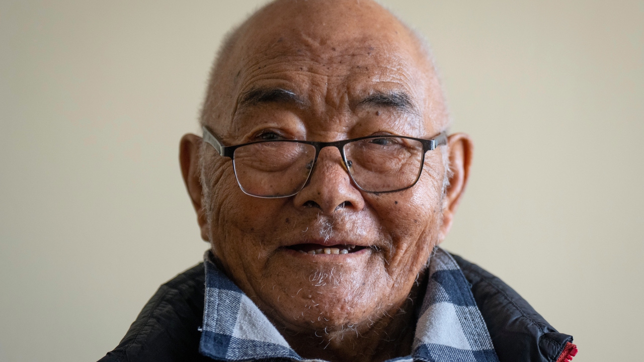 Muere a los 92 años el último miembro vivo de la primera expedición en conquistar el Everest