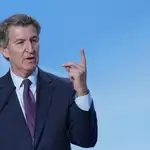 Feijóo felicita a Juan del Val por alzarse con el Premio Planeta: "Un reconocimiento al talento y la narrativa española"