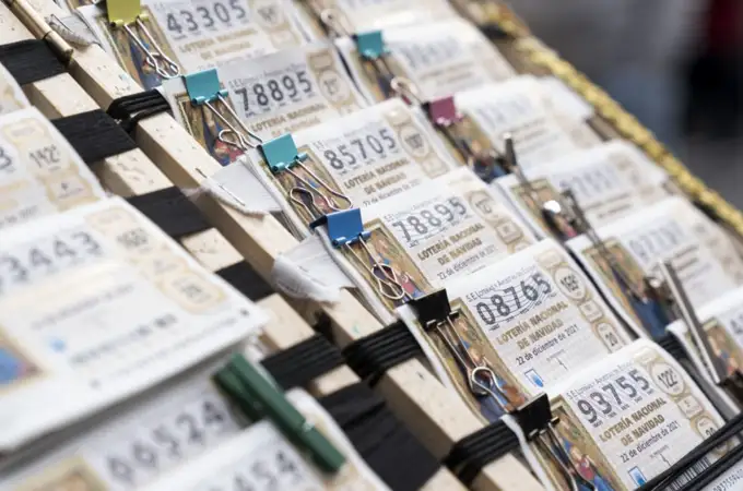 Así puedes saber si tu décimo de lotería es falso: el truco de los loteros Así puedes saber si tu décimo de lotería es falso: el truco de los loteros