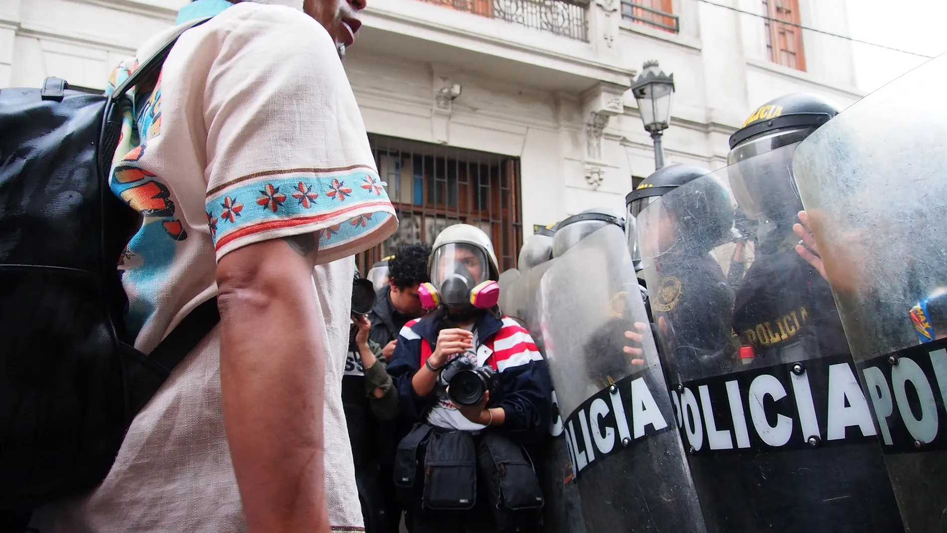 Perú.- Heridos al menos 20 civiles y 55 policías en disturbios durante la protesta en Lima que dejan diez detenidos