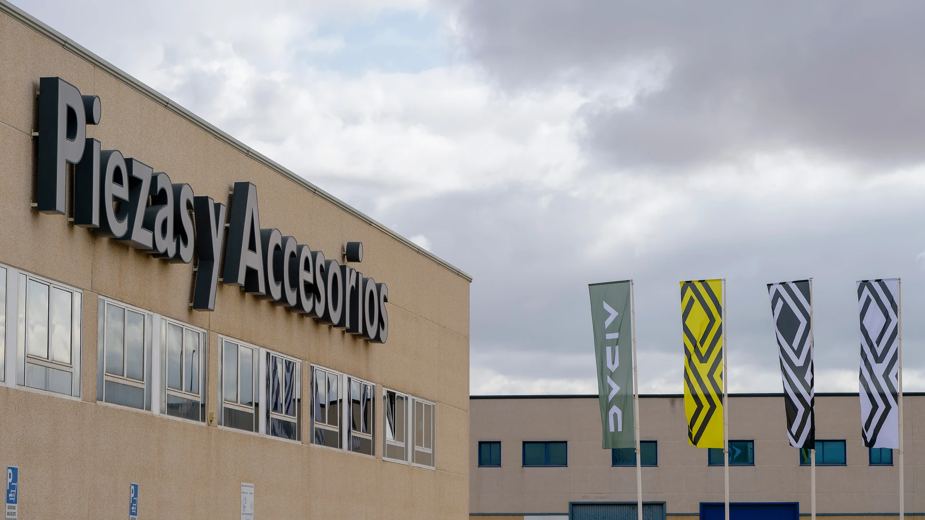 Renault asegura su suministro de repuestos en toda España en menos de 48 horas