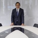  El presidente del BBVA, Carlos Torres, ha reconocido este viernes que le ha "sorprendido" el resultado final de la opa sobre el Banco Sabadell, cuya aceptaci&oacute;n no ha llegado ni al 26 %, cuando &eacute;l mismo estaba "absolutamente convencido" de que conseguir&iacute;an la mayor&iacute;a del capital de la entidad catalana. En una entrevista con EFE, el banquero ha evitado considerar el resultado un fracaso, pero ha asegurado que se trata de "una oportunidad perdida" para los accionistas, los clientes, los empleados de ambas entidades y tambi&eacute;n para la sociedad. 