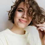 Si notas el pelo más fino estos tratamientos estimulan el crecimiento y aumentan su densidad