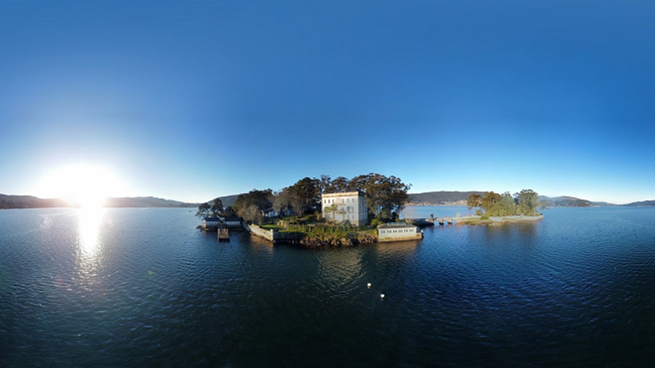 La diminuta isla de Galicia que fue hogar de templarios, sanatorio de leprosos y cárcel franquista