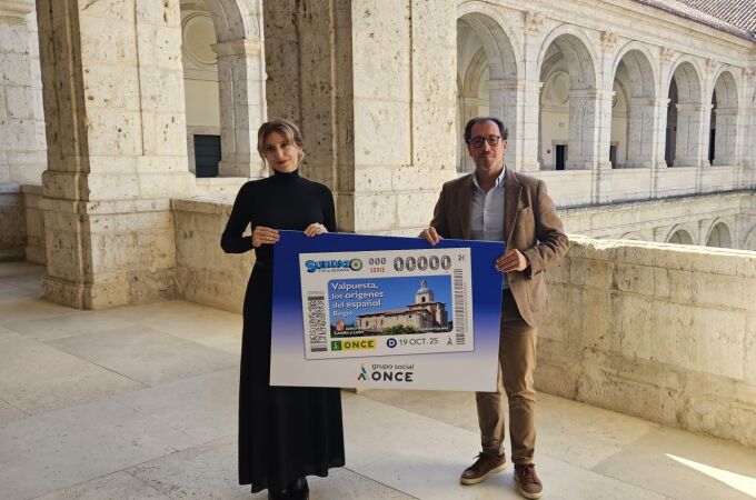 La viceconsejera de Acción Cultural, Mar Sancho, y el delegado de la ONCE de Castilla y León, Ismael Pérez, presentan el cupón de la ONCE