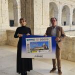 La viceconsejera de Acci&oacute;n Cultural, Mar Sancho, y el delegado de la ONCE de Castilla y Le&oacute;n, Ismael P&eacute;rez, presentan el cup&oacute;n de la ONCE