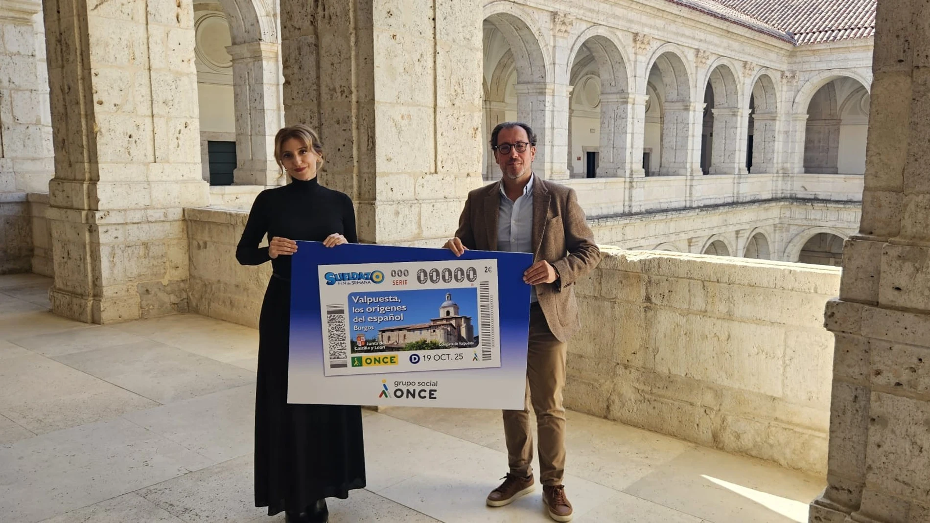La viceconsejera de Acción Cultural, Mar Sancho, y el delegado de la ONCE de Castilla y León, Ismael Pérez, presentan el cupón de la ONCE