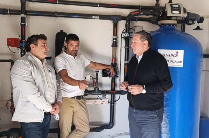 El presidente de la Diputación de Zamora, Javier Faúndez, visita la nueva ETAP