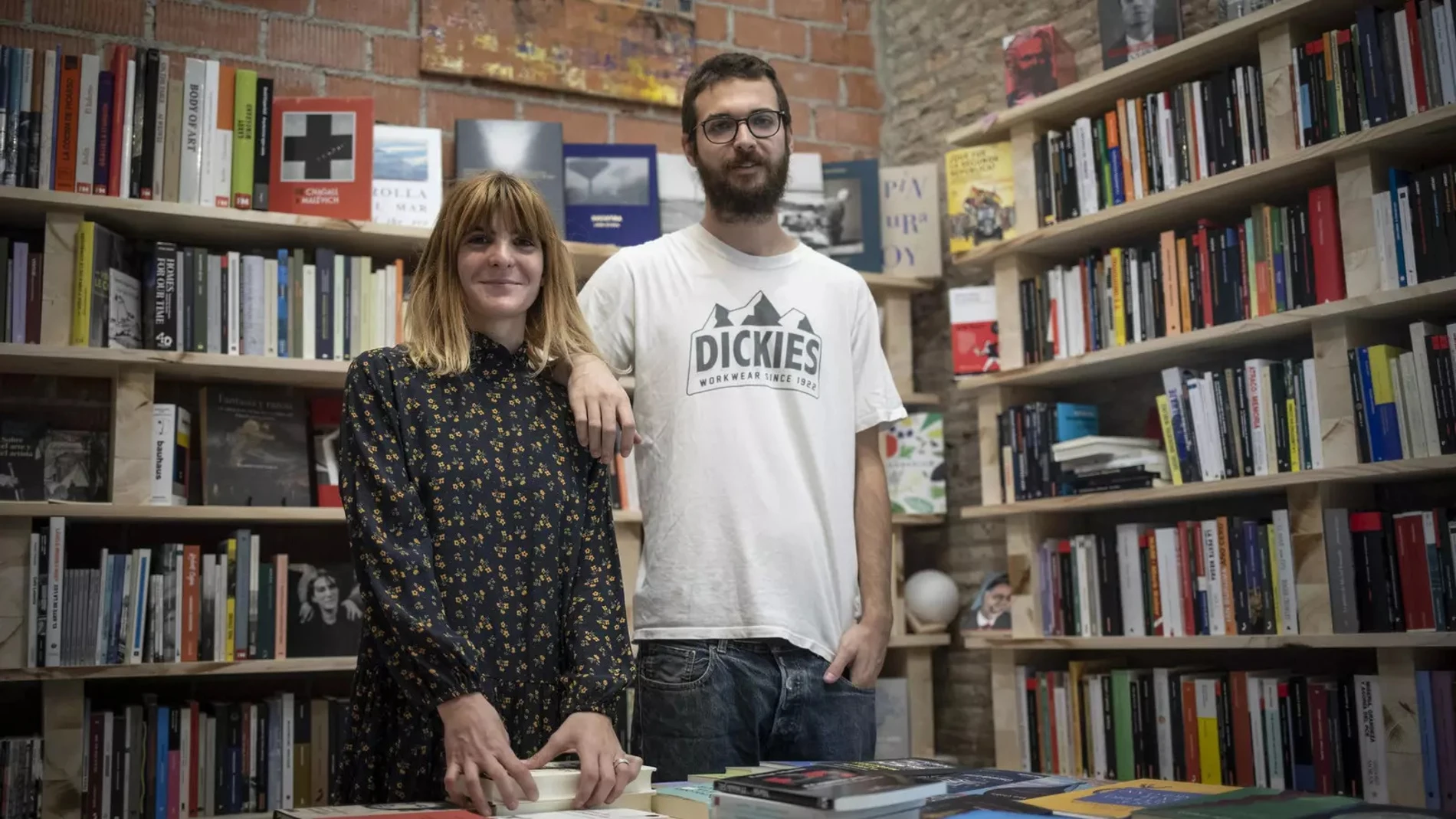 Paula y Guillem, de la librería Inusual, recomiendan: «‘‘Insaciable’’, de Małgorzata Lebda, es una sorprendente propuesta muy poderosa»