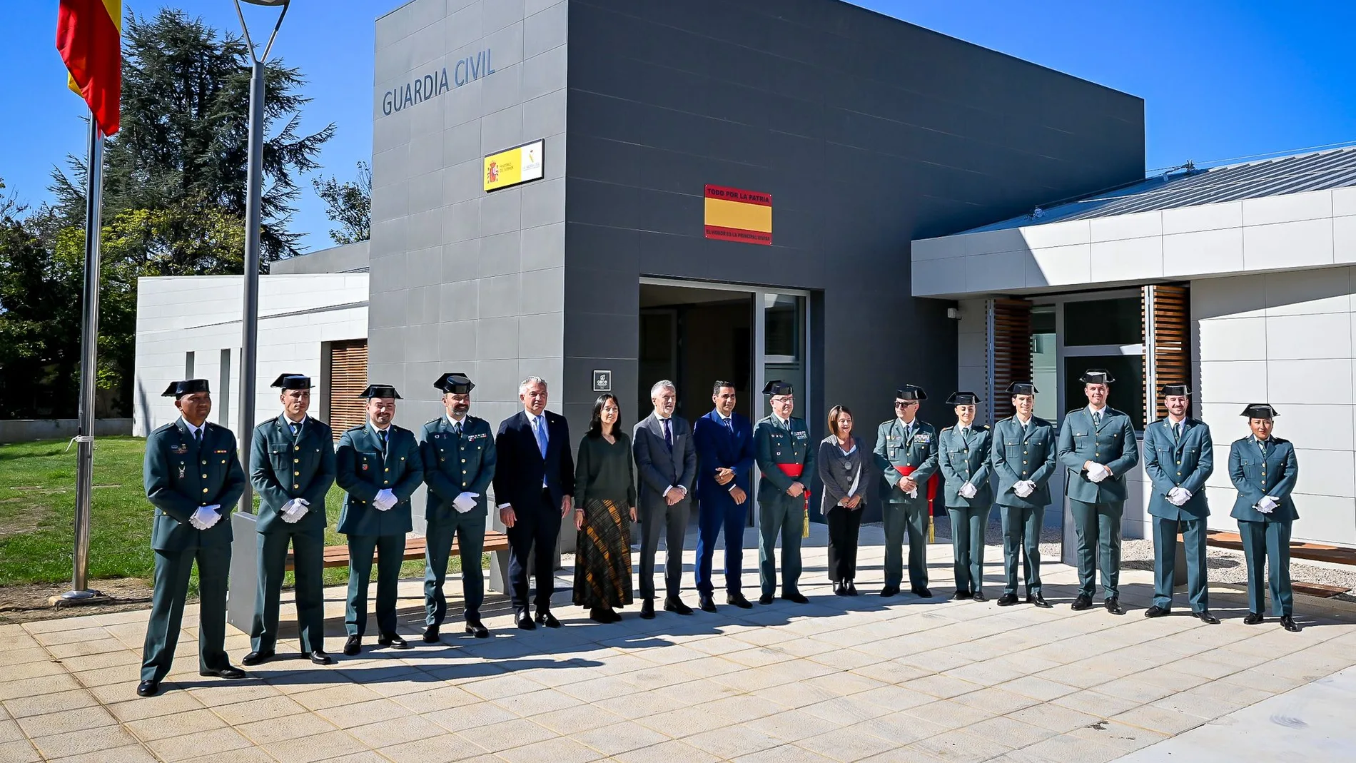 El ministro de Interior, Fernando Grande-Marlaska, inaugura el nuevo cuartel de la Guardia Civil de Villasana de Mena
