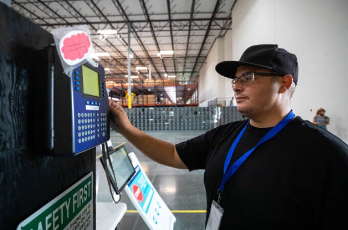 Adiós al registro laboral tradicional: así funcionará el nuevo sistema digital en las empresas españolas