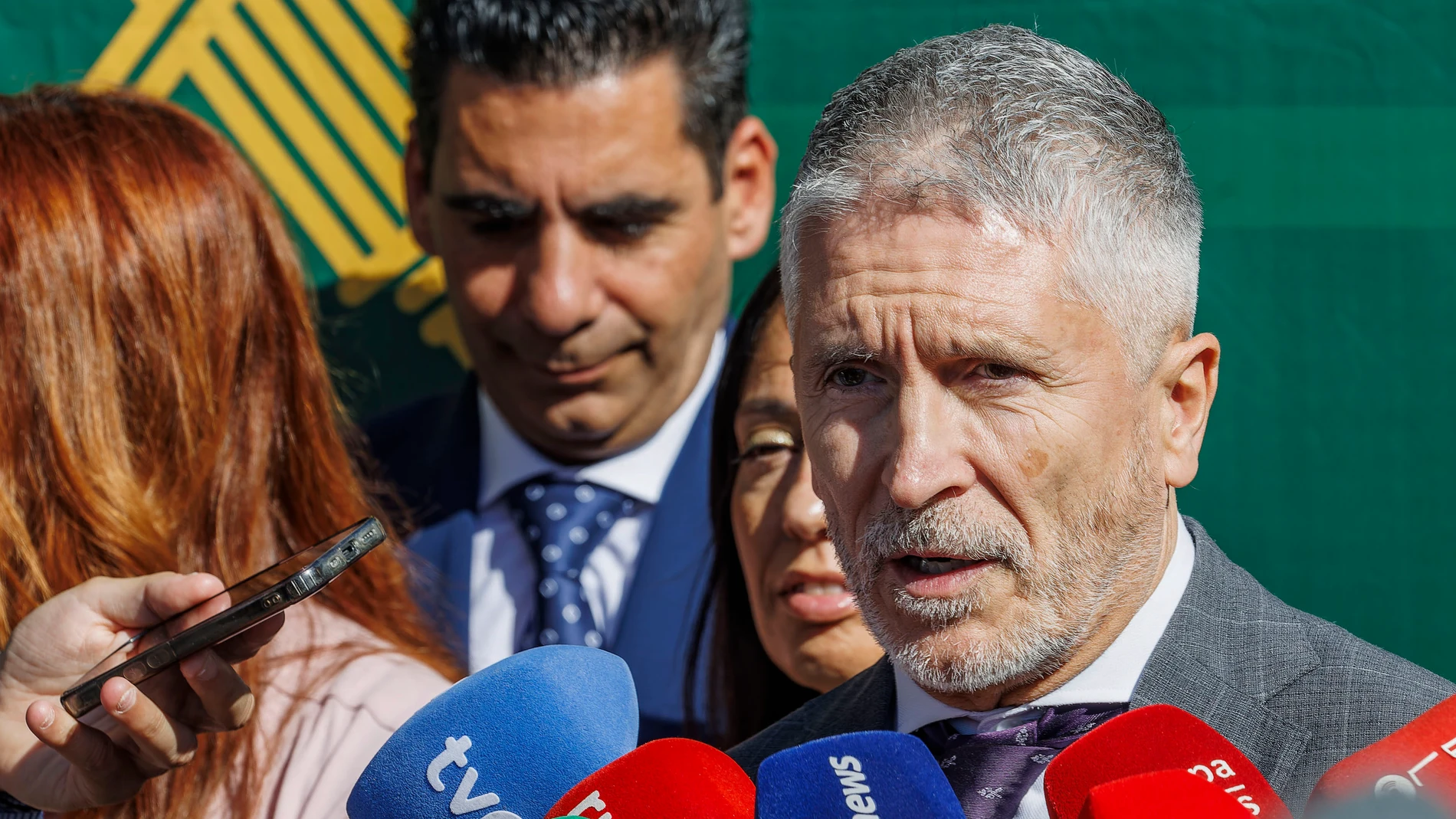 VILLASANA DE MENA (BURGOS), 17/10/2025.- El ministro del Interior, Fernando Grande-Marlaska, inaugura un nuevo cuartel de la Guardia Civil este viernes, en Villasana de Mena (Burgos), con una inversión de 4,2 millones de euros. Fernando Grande-Marlaska ha defendido una política de escucha, que responde a las necesidades de los ciudadanos, frente a los discursos de odio y caos y aquellos que "están empeñados" en convertir el debate público "en un campo de batalla" con descalificaciones. EFE/ S...