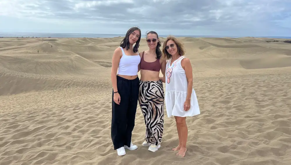 Nieves Guillén con sus dos hijas: Lidia y Laura