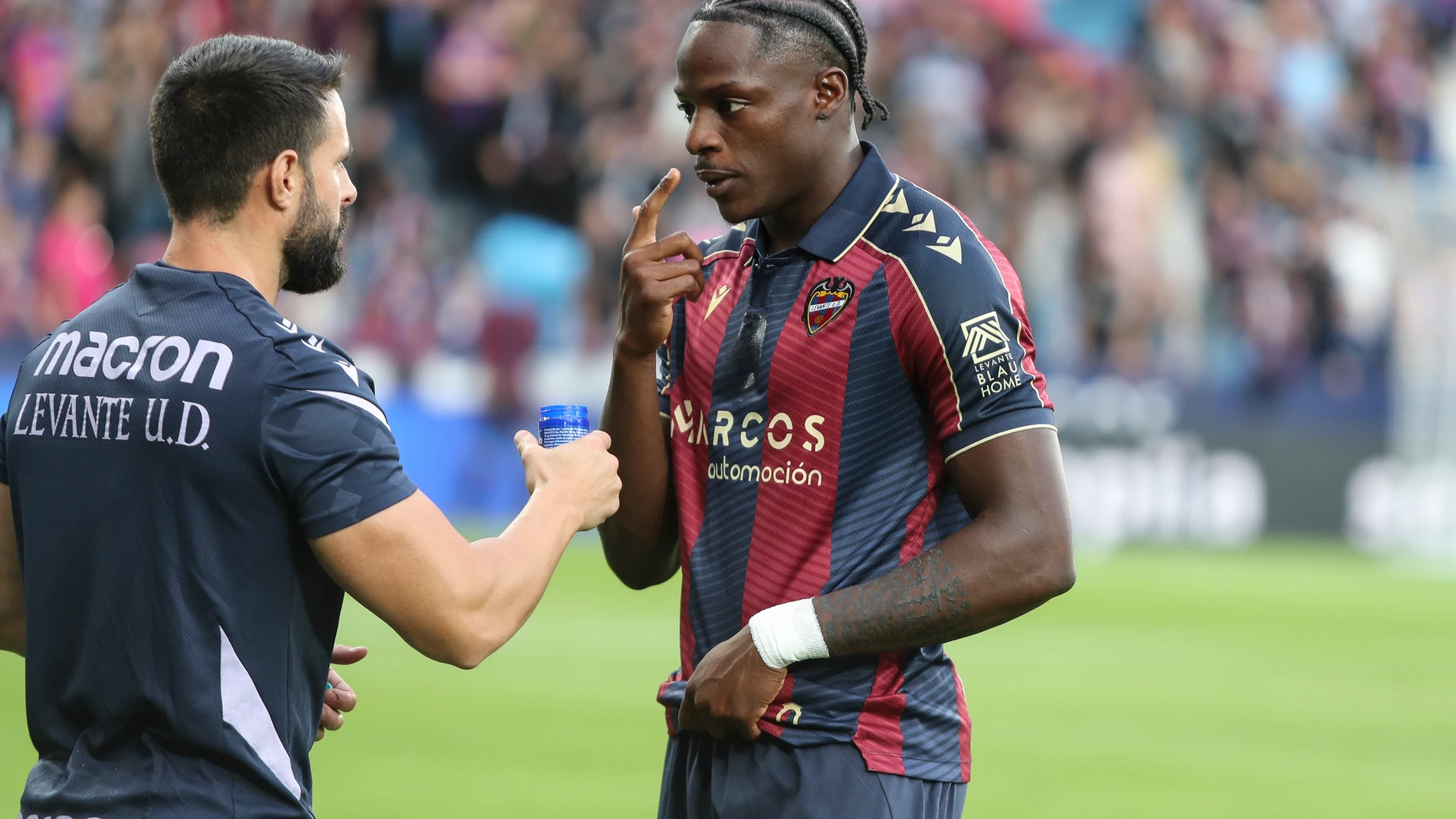 Karl Etta Eyong of Levante UD gestures during the Spanish league, LaLiga EA Sports, football match played between Levante UD and Rayo Vallecano at Ciutat de Valencia stadium on October 19, 2025, in Valencia, Spain. AFP7 19/10/2025 ONLY FOR USE IN SPAIN