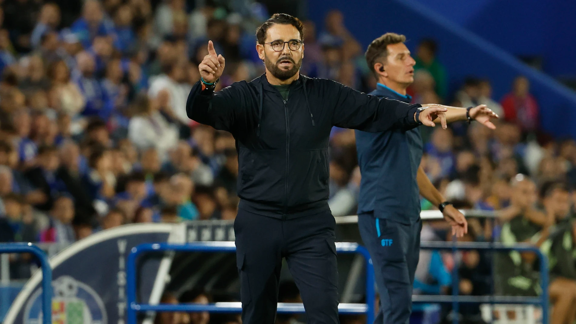 GETAFE (COMUNIDAD DE MADRID), 19/10/2025.- El técnico del Getafe, Pepe Bordalás, durante el partido de la jornada 9 de LaLiga EA Sports que Getafe y Real Madrid disputan hoy domingo en el Coliseum, en Getafe (Comunidad de Madrid). EFE/Mariscal.