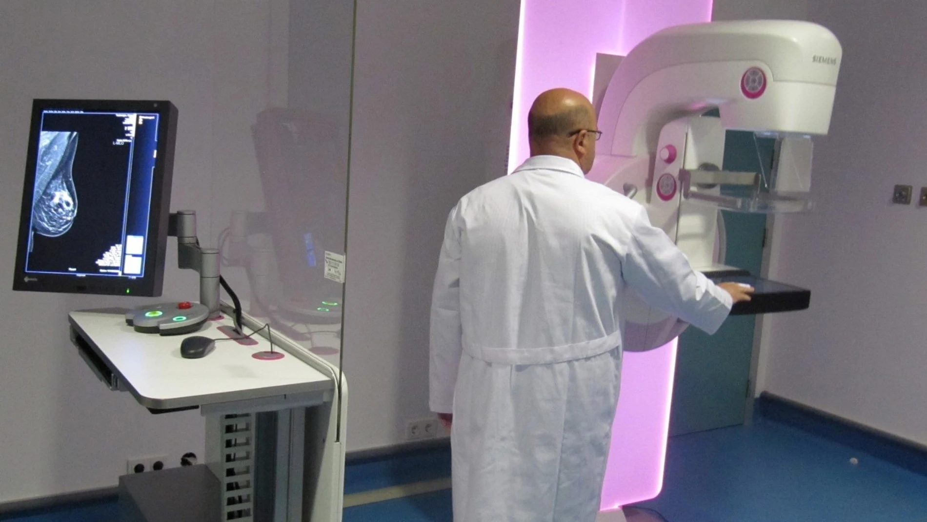 PSOE-A muestra su apoyo a las mujeres afectadas por los cribados en el Día Mundial Contra el Cáncer de Mama