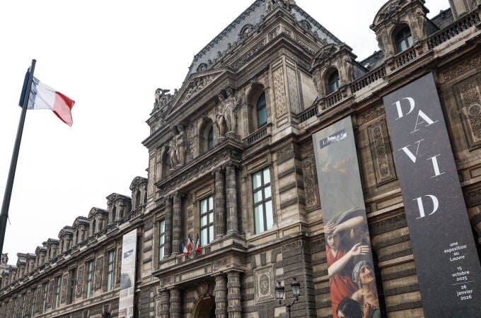 Un atraco en el Louvre, sin heridos, lleva al cierre del museo durante todo el día Un atraco en el Louvre, sin heridos, lleva al cierre del museo durante todo el día