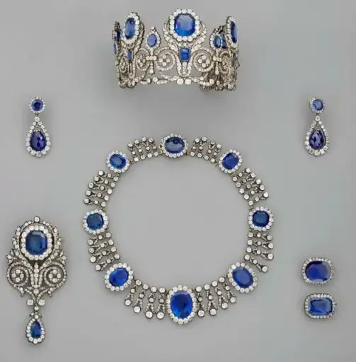 Collar, tiara y pendientes del conjunto de la Reina María Amelia y la Reina Hortensia
