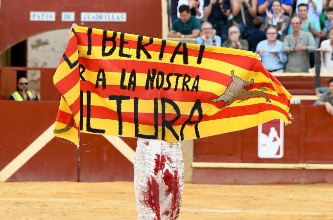 Un torero de Hospitalet desafía el veto catalán y gana la Liga Nacional de Novilladas