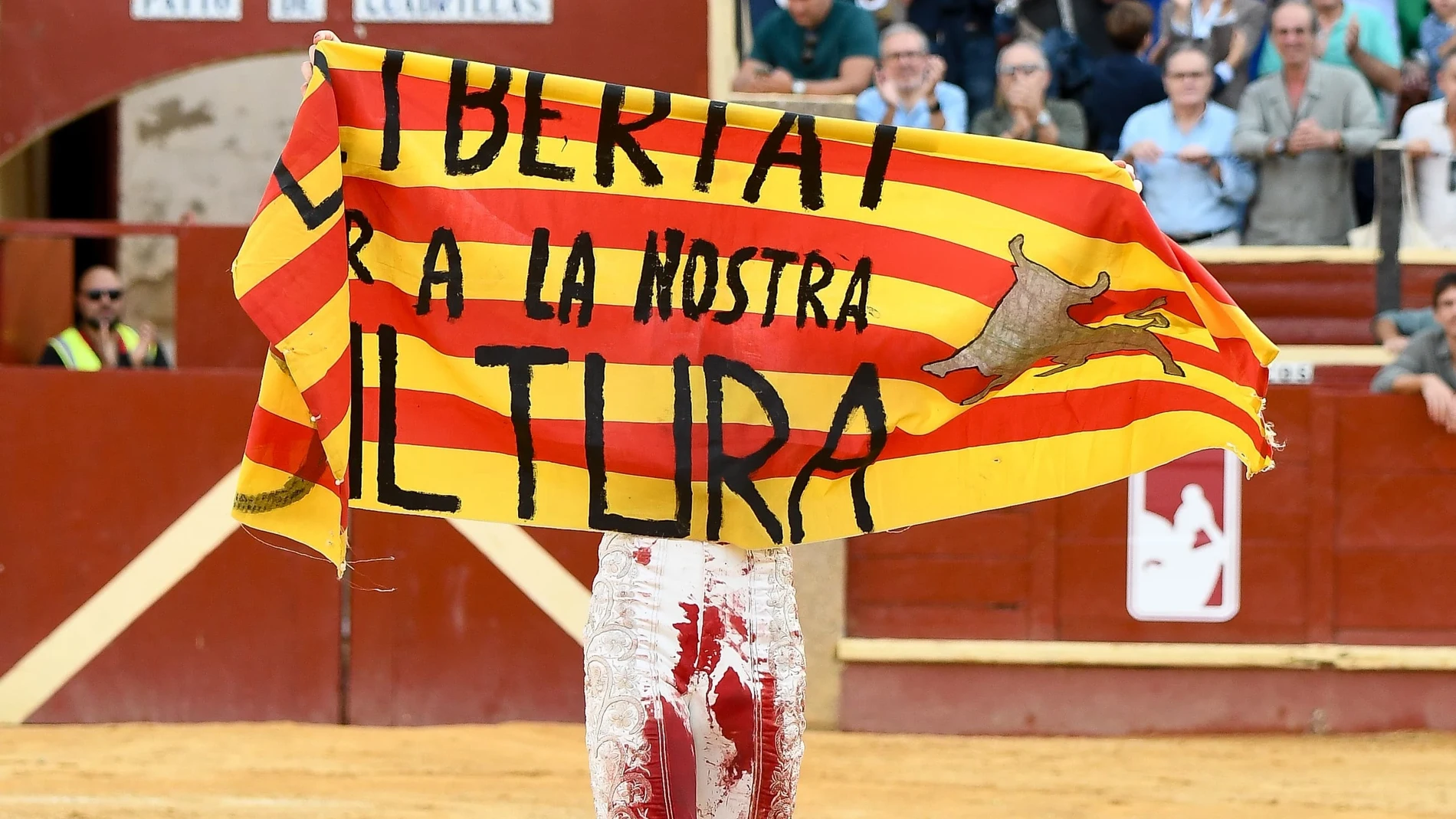 Un torero de Hospitalet desafía el veto catalán y gana la Liga Nacional de Novilladas