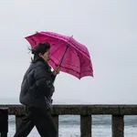 La Península está hoy bajo la influencia de una circulación atlántica, con Galicia en alerta por lluvias y oleaje
