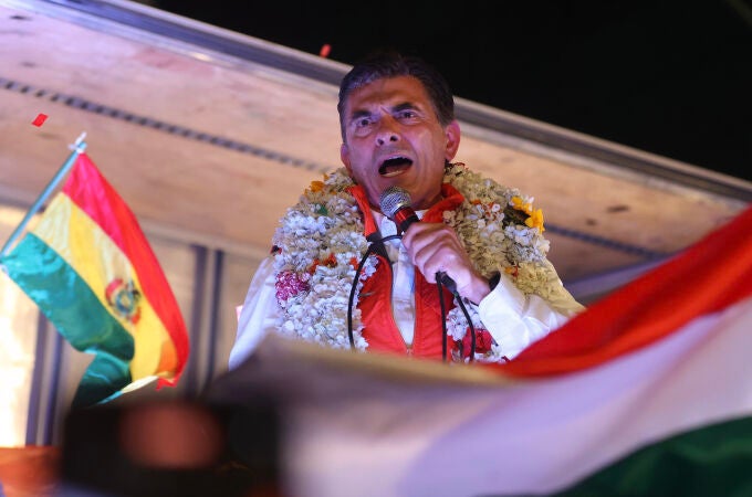 Paz promete volver a "abrir Bolivia al mundo" y trabajar con "todos" para salir adelante