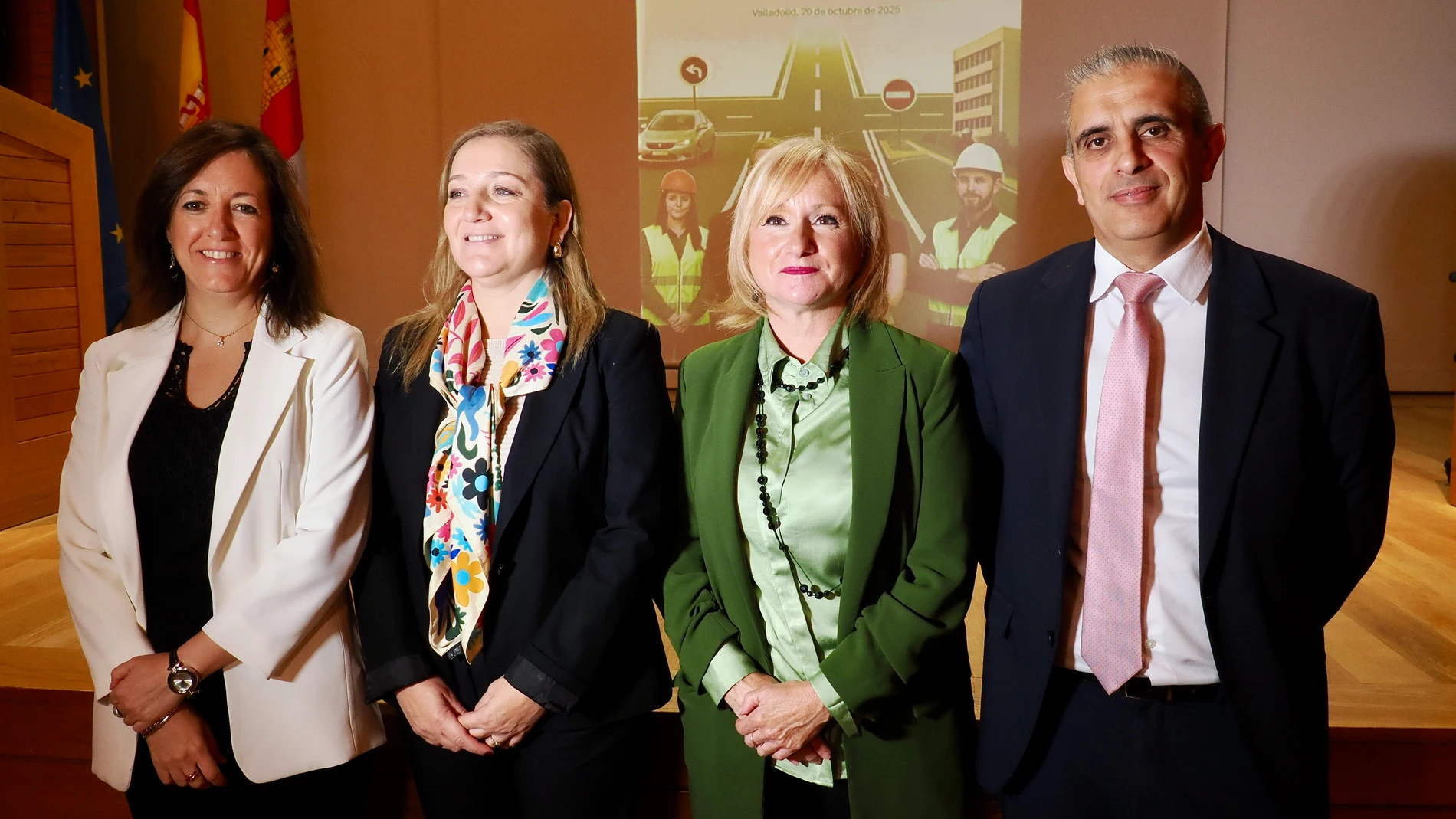 La consejera Leticia García junto con Inmaculada Matías