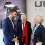 Matilde Fern&aacute;ndez y el Padre &aacute;ngel, junto al rector de la UEMC, David Garc&iacute;a L&oacute;pez.