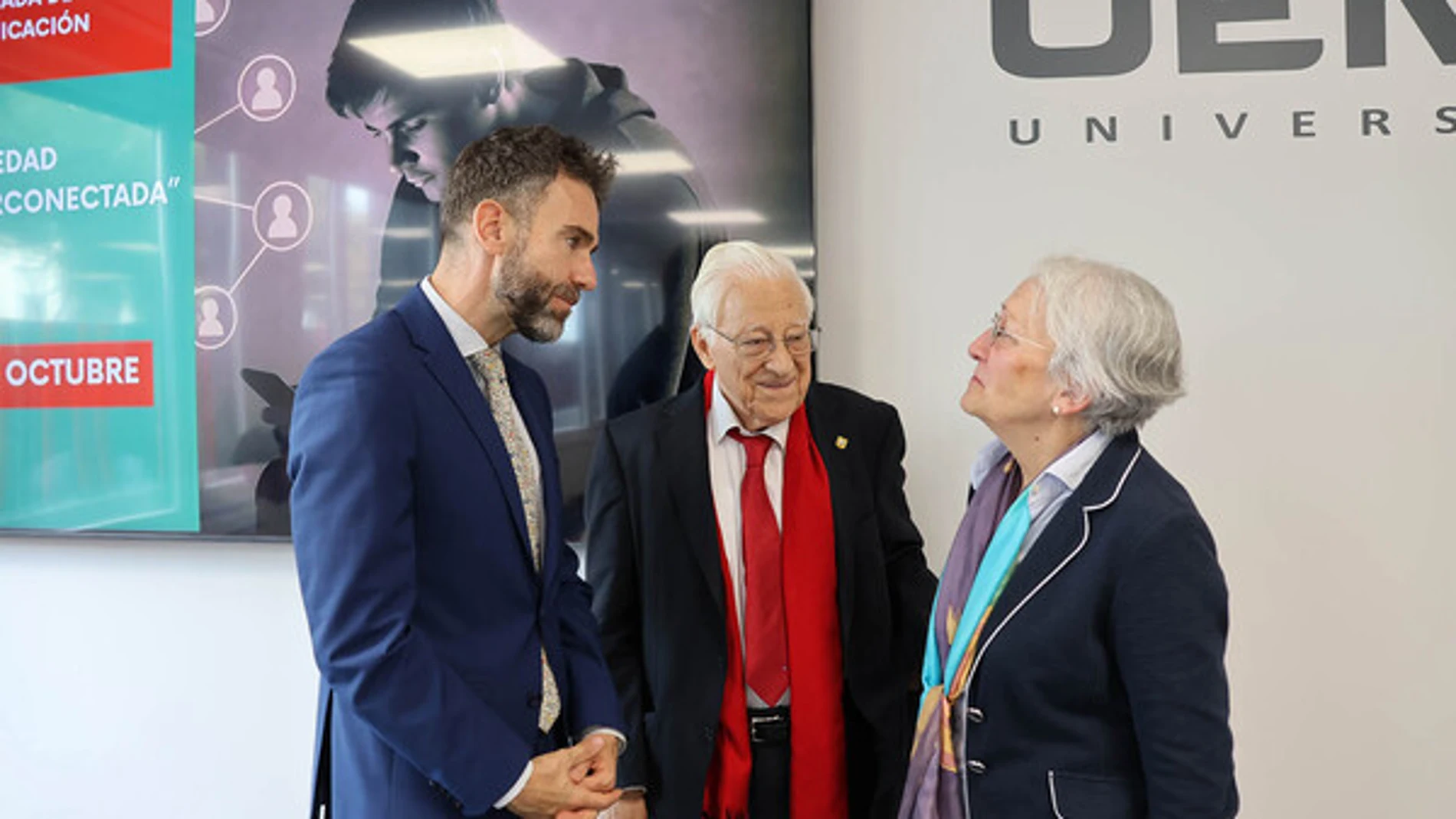 Matilde Fernández y el Padre ángel, junto al rector de la UEMC, David García López.