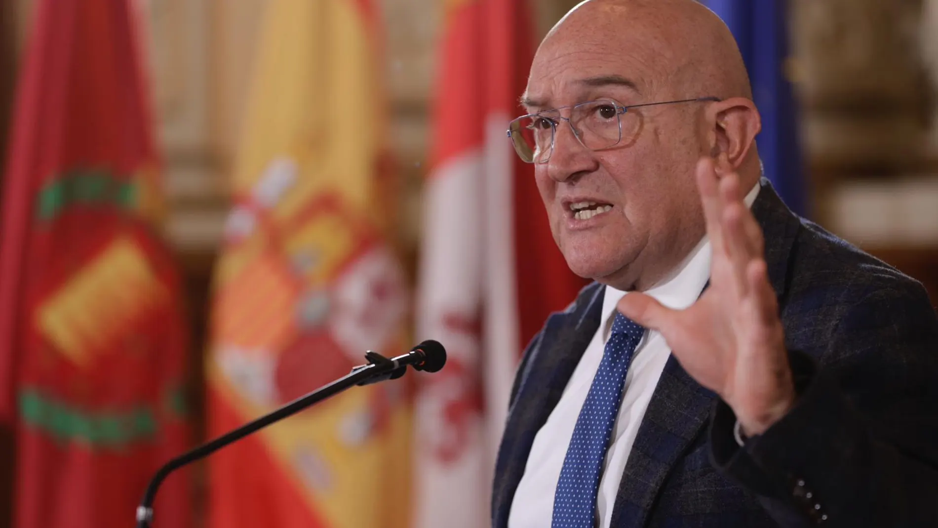 Jesús Julio Carnero informa de los acuerdos adoptados en la Junta de Gobierno
