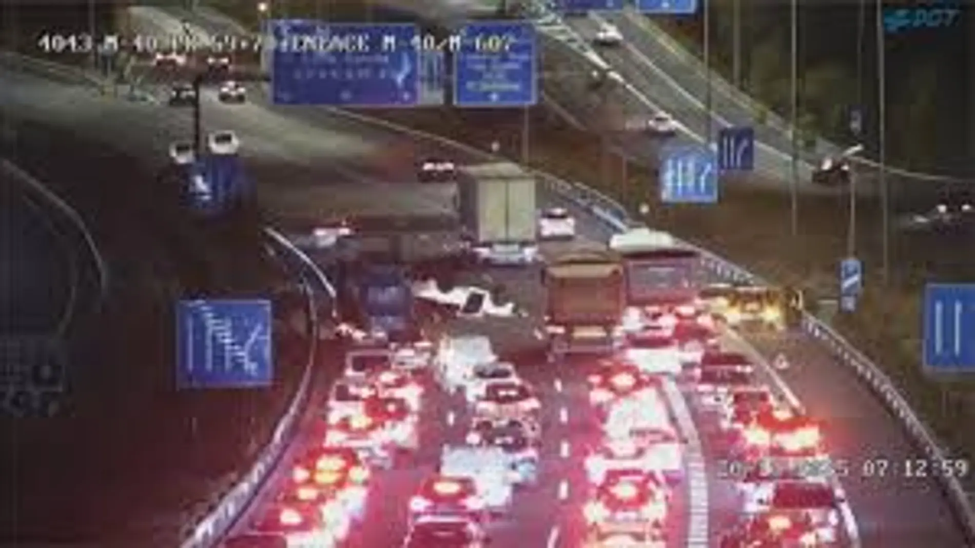 Cortada la M-40 en dirección a la M-607, en Las Tablas, por el vuelco de un coche