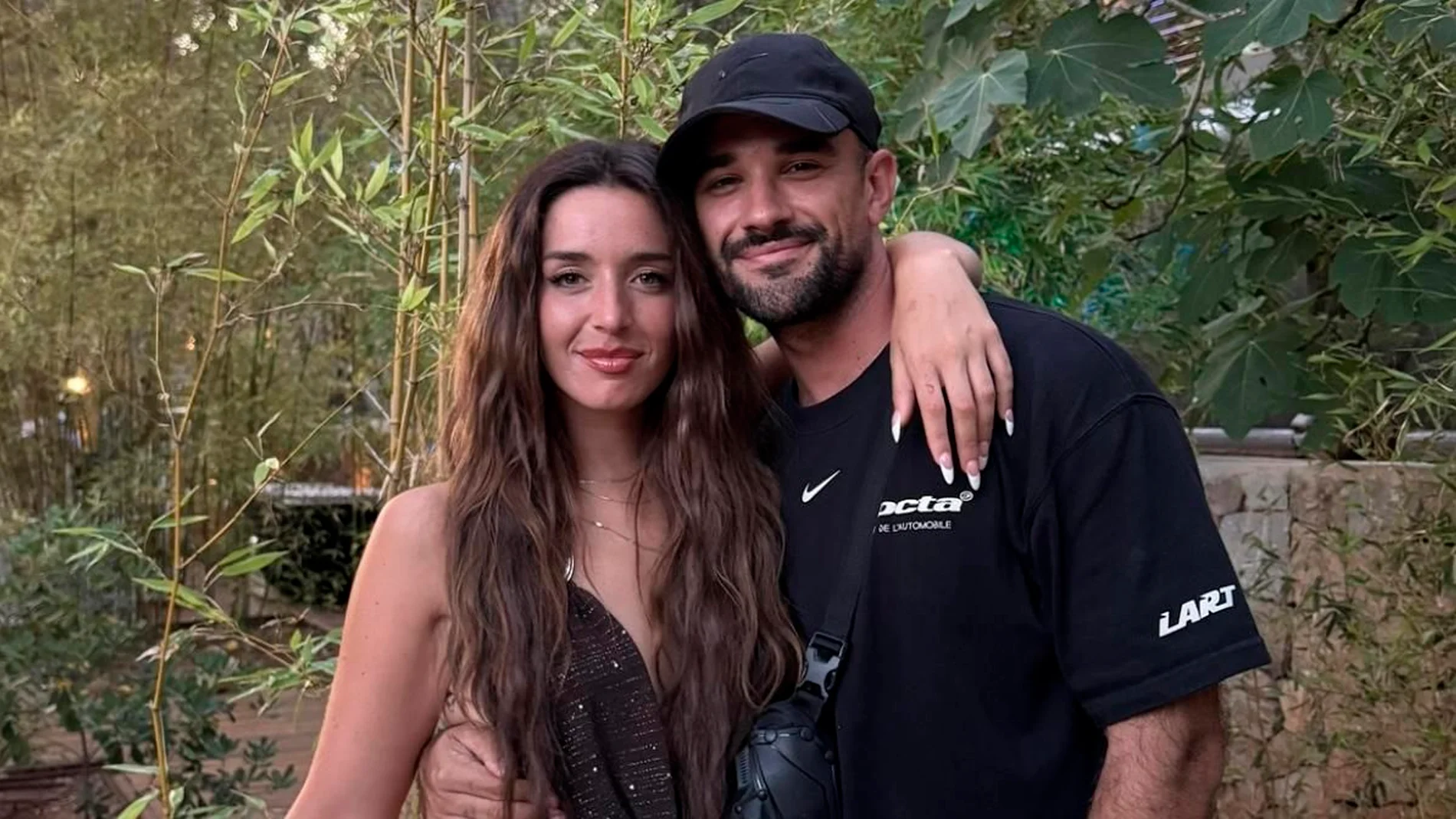 IlloJuan se pronuncia tras su foto besándose con Lola Índigo y "confirma" su relación
