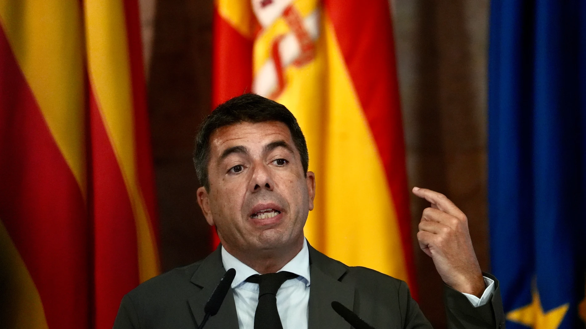 El presidente de la Generalitat valenciana, Carlos Mazón, y el rector de la Universidad Politécnica de Valencia (UPV), José Esteban Capilla, durante una reunión, en el Palau de la Generalitat, a 20 de octubre de 2025, en Valencia, Comunidad Valenciana (España). El encuentro tiene lugar para abordar los nuevos proyectos de la universidad pública. 20 OCTUBRE 2025 Eduardo Manzana / Europa Press 20/10/2025