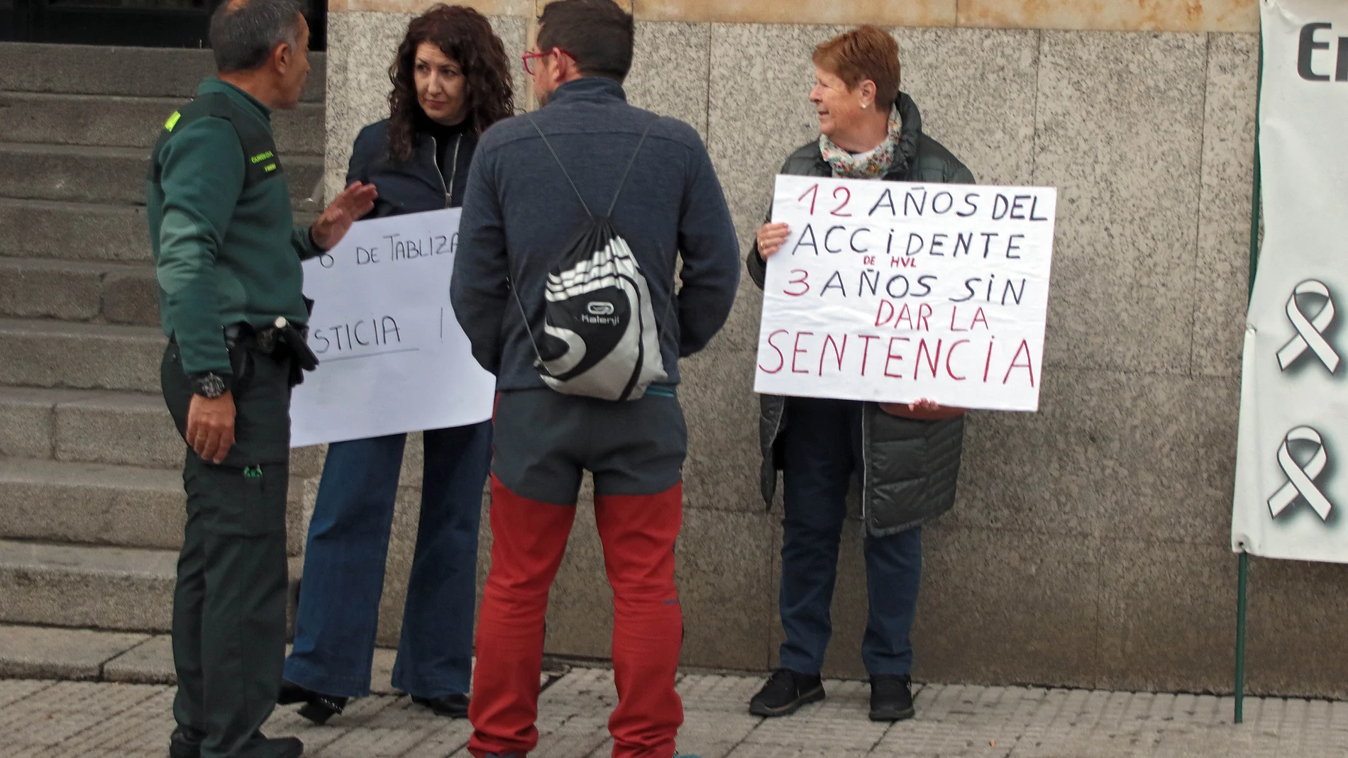 Familiares de los mineros de la Vasco muertos en 2013 reclaman la sentencia del juicio concluido en León hace dos años y medio