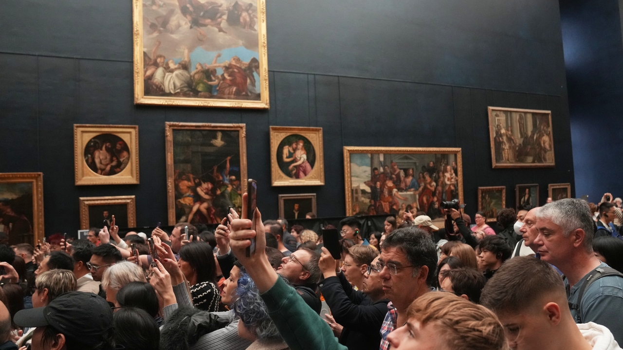 Reapertura del Louvre: multitudes frustradas y preocupaciones por la seguridad