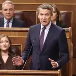 Feijóo pregunta a Sánchez si el PSOE se ha financiado ilegalmente y el presidente lo niega con rotundidad: "No"